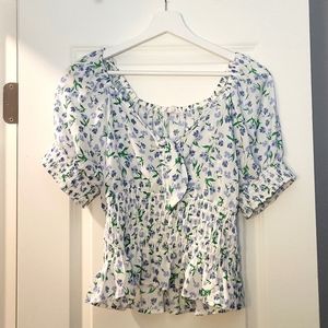 Cute white ruffle top with flowers